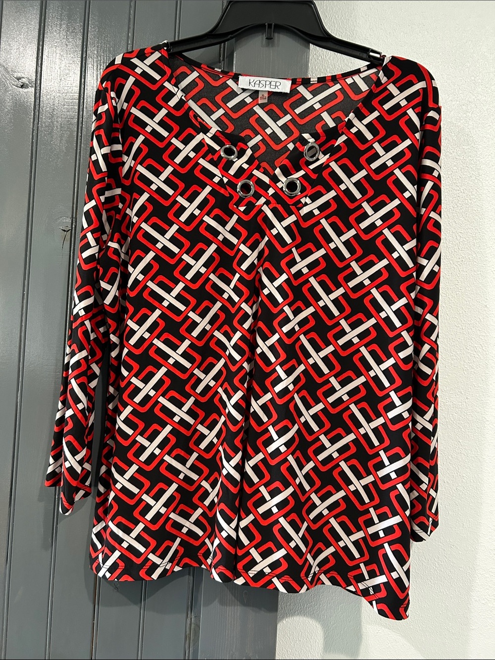 Kasper Red Black White Geometric Grommet 3/4 Sleeve Top